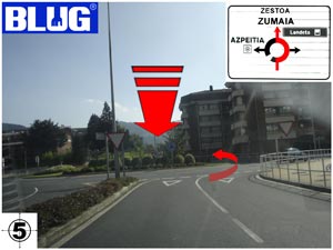 Foto descriptiva en el que explica el tercer paso a seguir para llegar a la empresa Blug donde se debe seguir recto en dirección Zestoa-Zumaia.